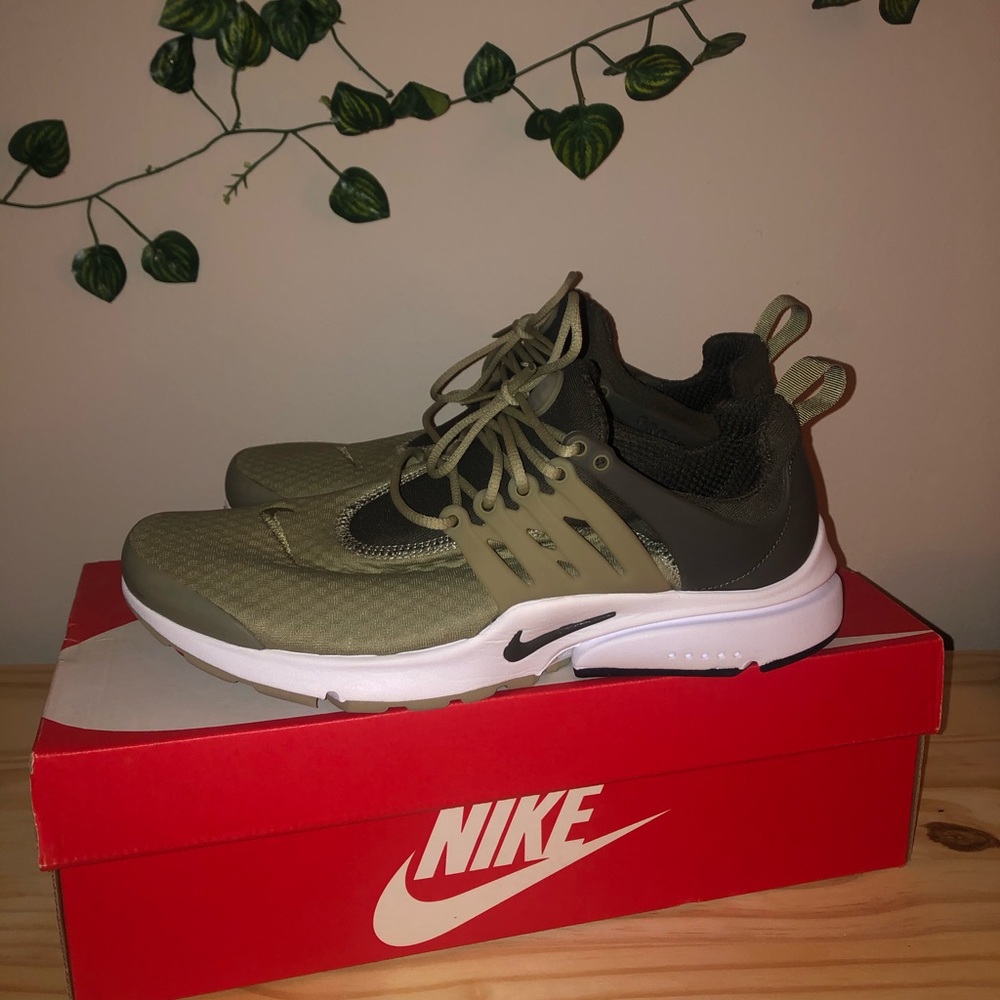 Nike air presto essentials🪐